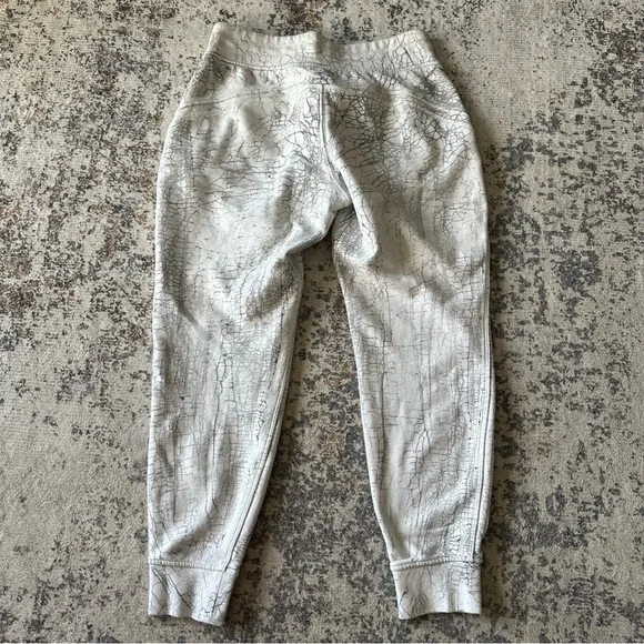 EUC Lululemon Warm Down Jogger-- Thread Dye--sz 8 - Picture 4 of 7